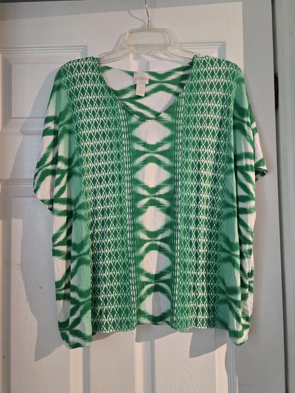 Chico’s Size 1 Green White Ikat Geometric Print Dolman Sleeve Top